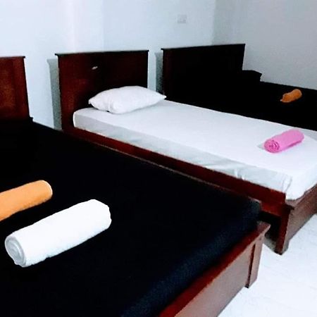 Black And White Kandy Guest House 02 Deiyannewela Exterior foto