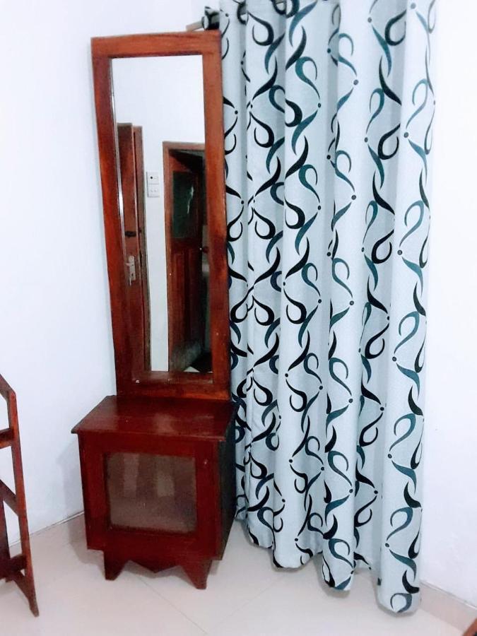 Black And White Kandy Guest House 02 Deiyannewela Exterior foto