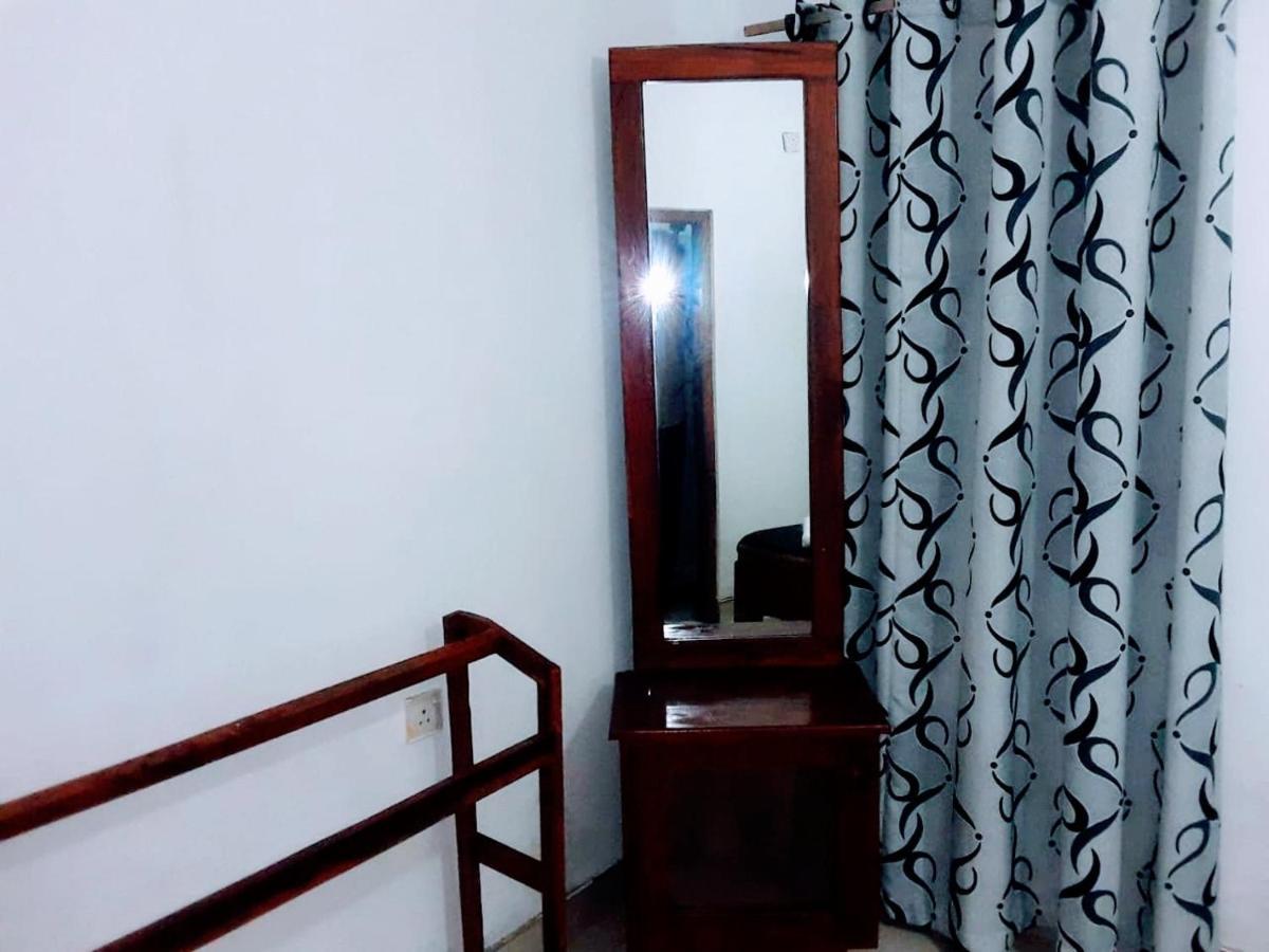 Black And White Kandy Guest House 02 Deiyannewela Exterior foto