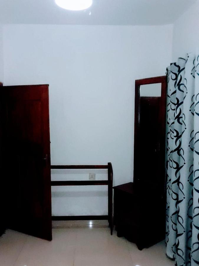 Black And White Kandy Guest House 02 Deiyannewela Exterior foto