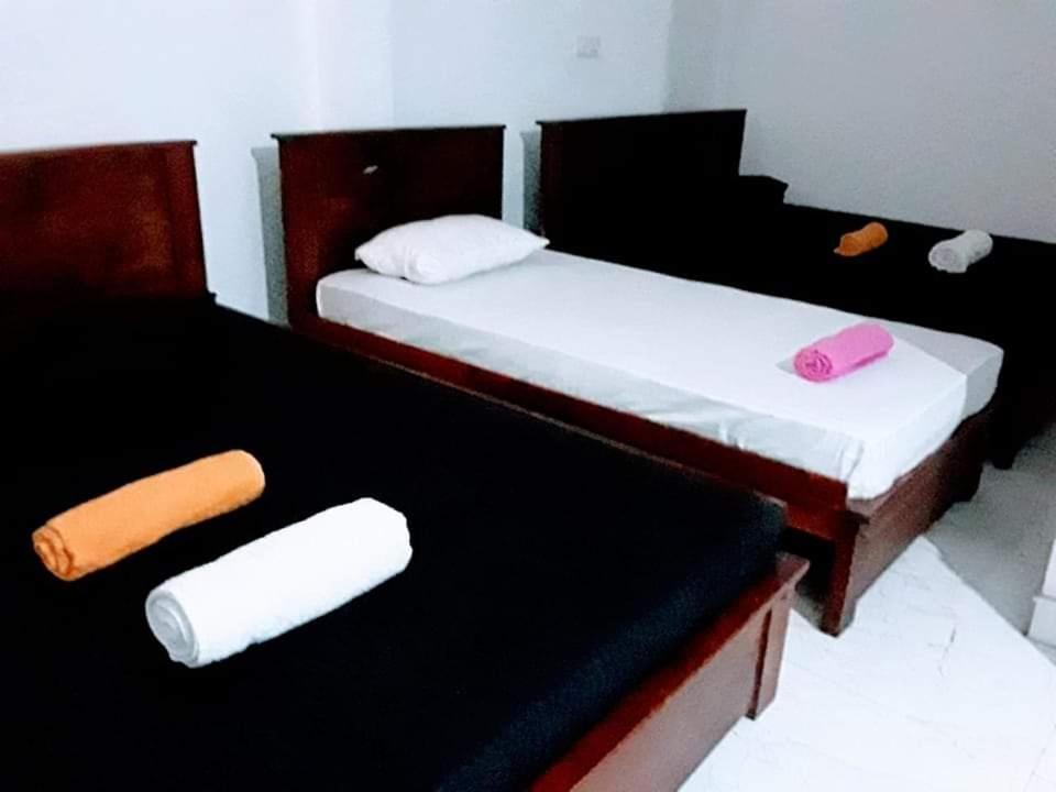 Black And White Kandy Guest House 02 Deiyannewela Exterior foto